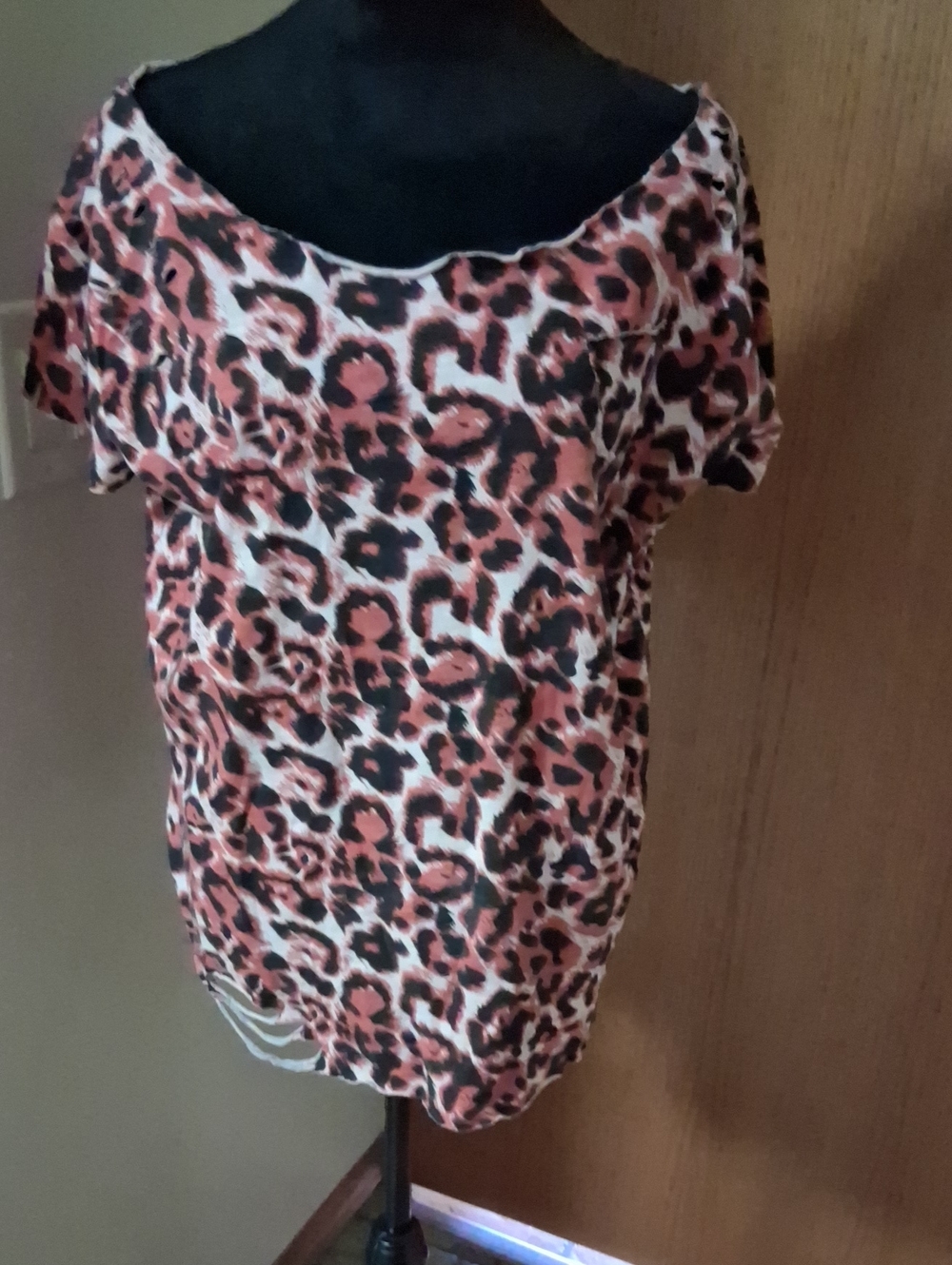 A Rare Bird Leopard Print Distressed Top Lile New